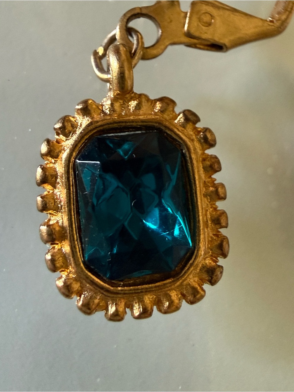 Trifari vintage 70-80 s Gold Drop Earrings with Teal Blue Gemstone - Picture 4 of 11